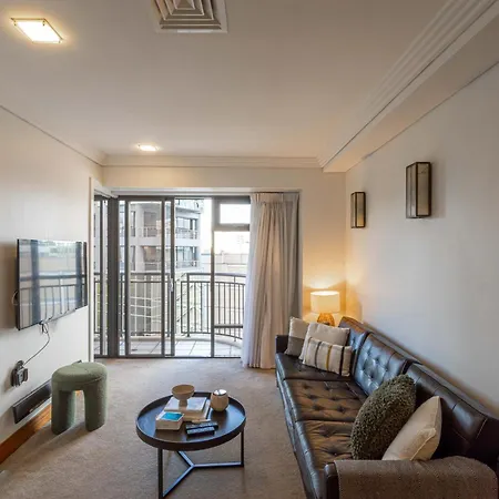City Retreat W. Modern Comforts